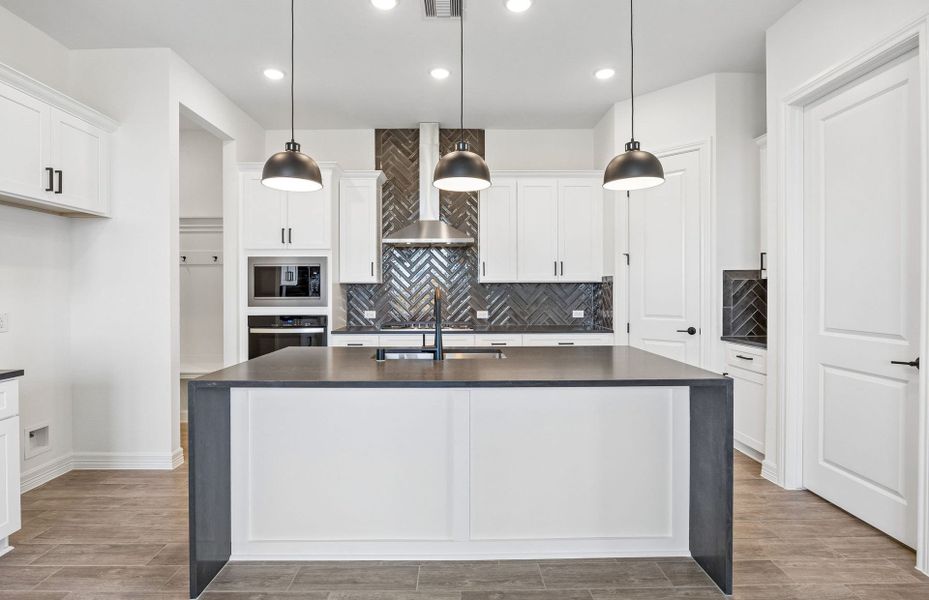 Furnished interior view inside a new home in Lago Mar, Texas City (Image 7).