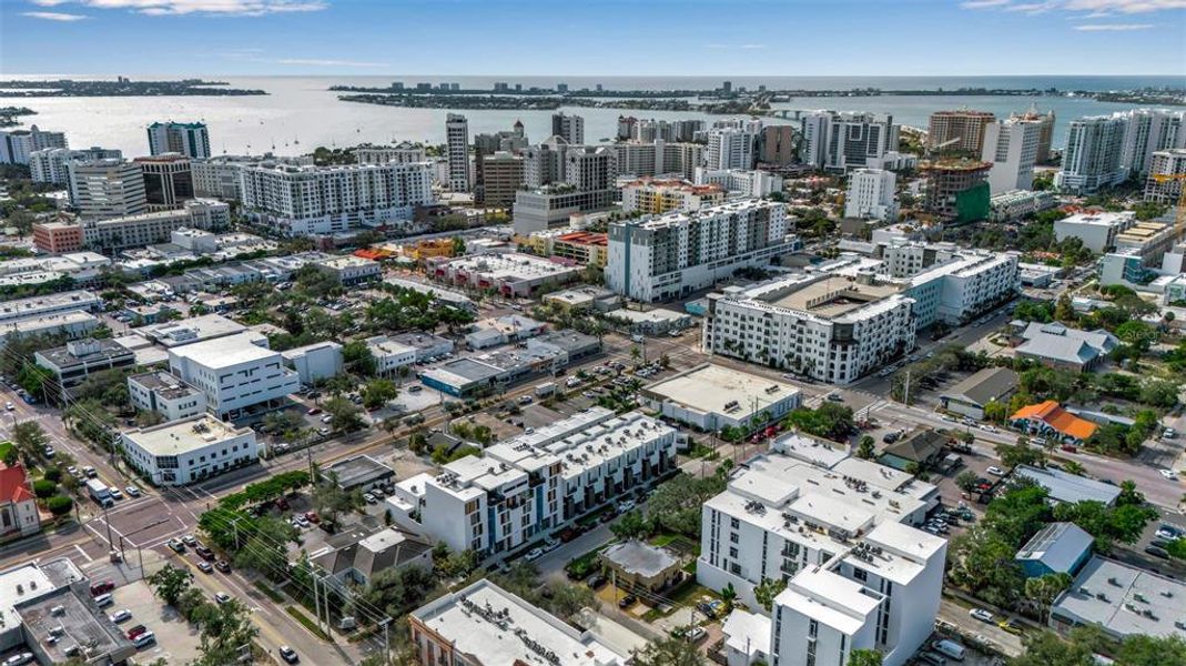 Condo located in Sarasota, FL showcasing its design and architecture (Image 5). Condo located in Sarasota, FL showcasing its design and architecture (Image 5).