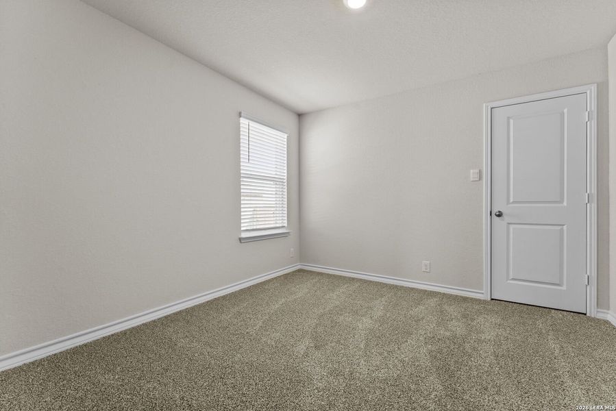 Spacious, unfurnished interior of a new home in Steele Creek, Cibolo (Image 21).
