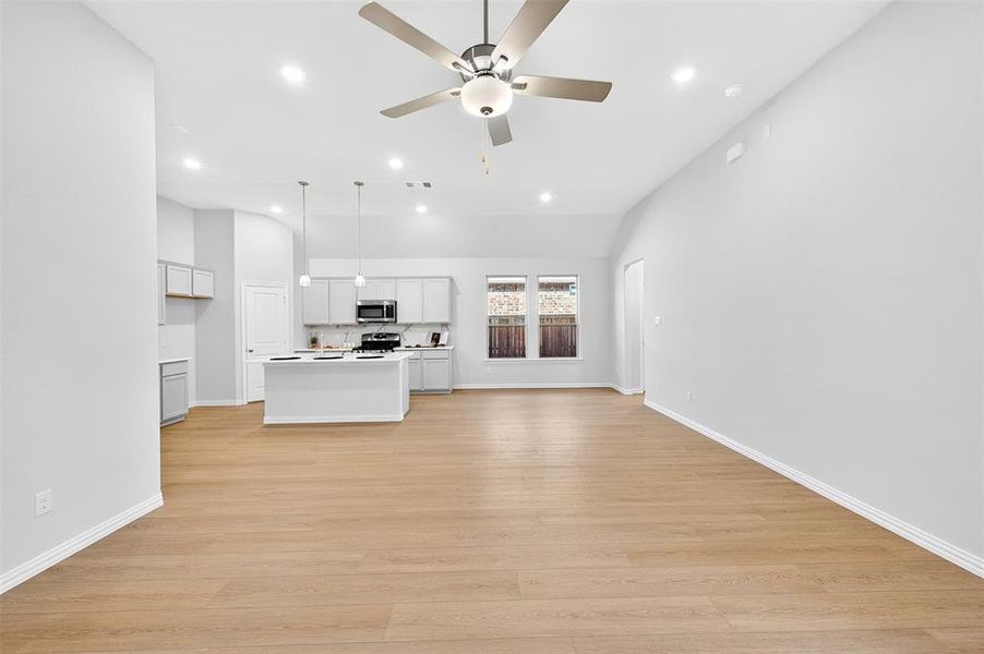 Spacious, unfurnished interior of a new home in Tarrytown, Crowley (Image 36).
