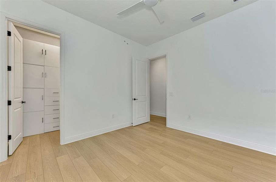Spacious, unfurnished interior of a new home in , Venice (Image 44).