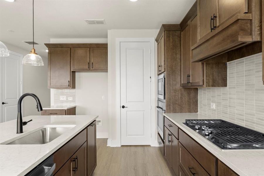 10. 1144 Amaryllis - Kitchen (3)