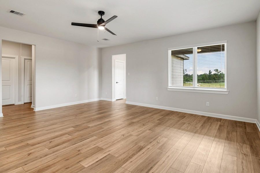 Spacious, unfurnished interior of a new home in Sweetwater Ridge, Conroe (Image 12). Spacious, unfurnished interior of a new home in Sweetwater Ridge, Conroe (Image 12).