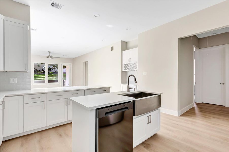 Furnished interior view inside a new home in , Conroe (Image 5).