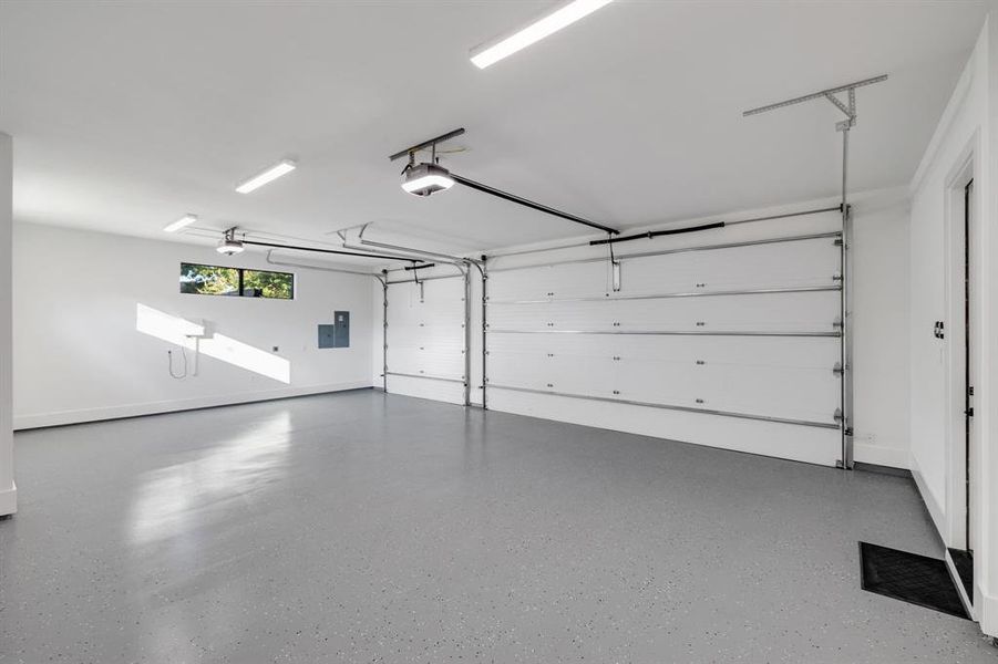 Spacious, unfurnished interior of a new home in , Farmers Branch (Image 23).