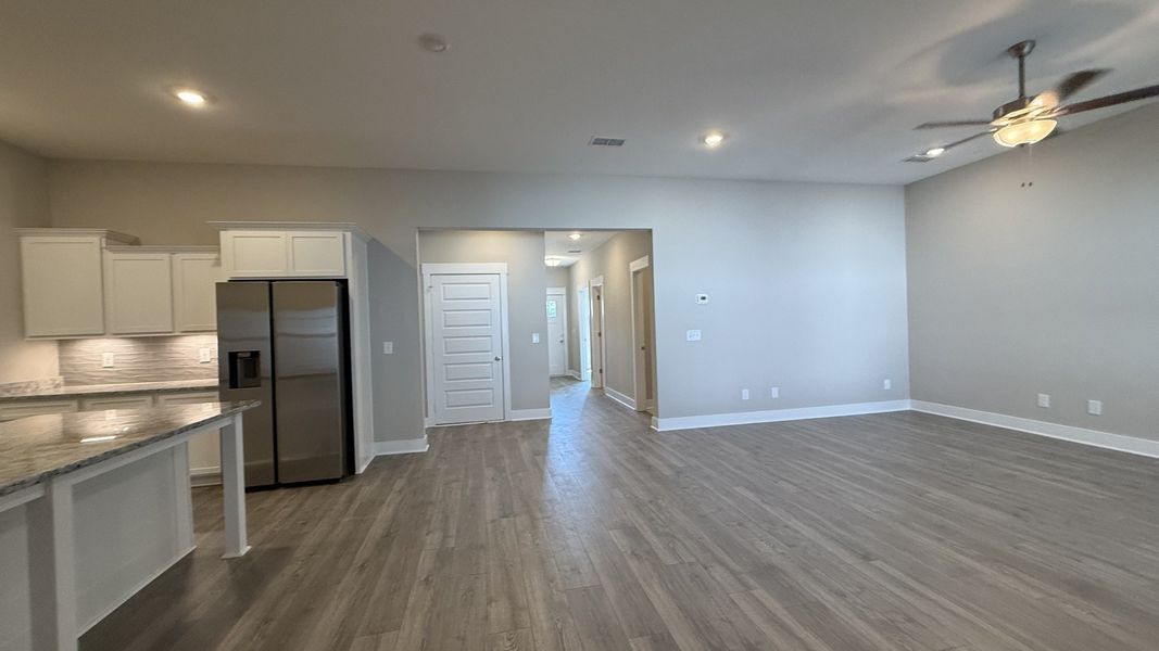 Spacious, unfurnished interior of a new home in Veterans Cove, Murfreesboro (Image 25).