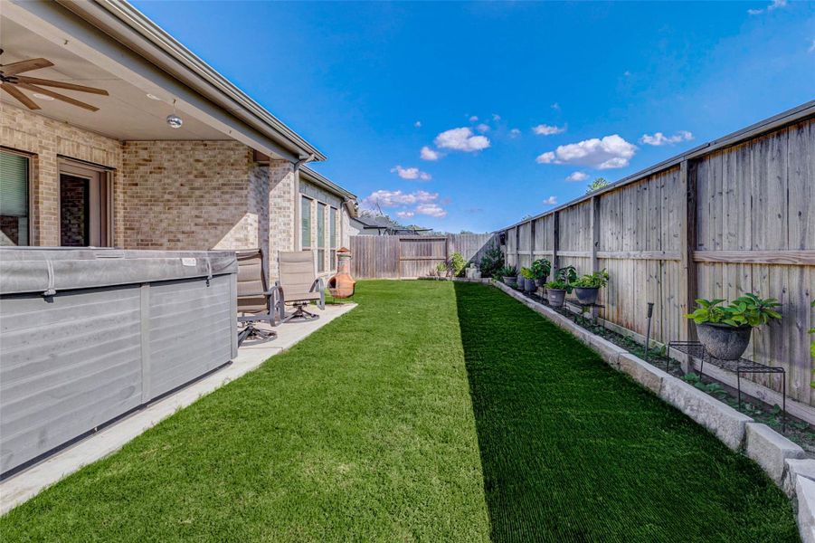 Exterior details and patio area of a home in Cross Creek West 55', Fulshear (Image 27).