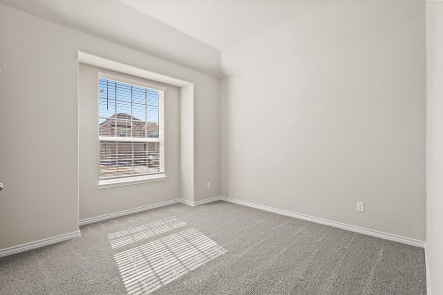 Spacious, unfurnished interior of a new home in Rocky Creek Crossing, Fort Worth (Image 24).