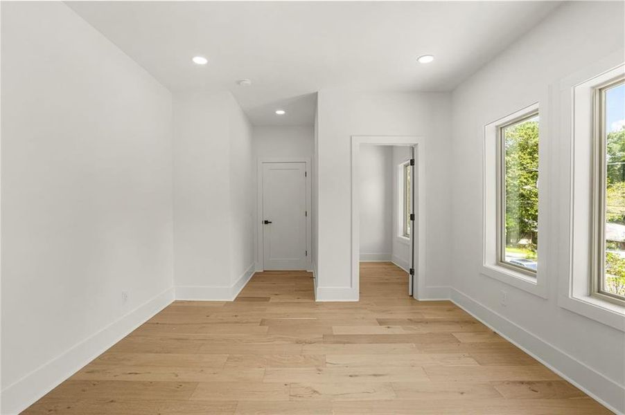 Spacious, unfurnished interior of a new home in , Atlanta (Image 27).