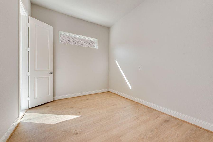 Spacious, unfurnished interior of a new home in South Pointe, Mansfield (Image 35).