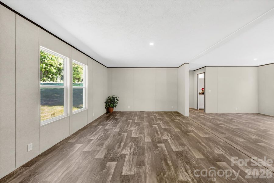 Spacious, unfurnished interior of a new home in , Thurmond (Image 9).