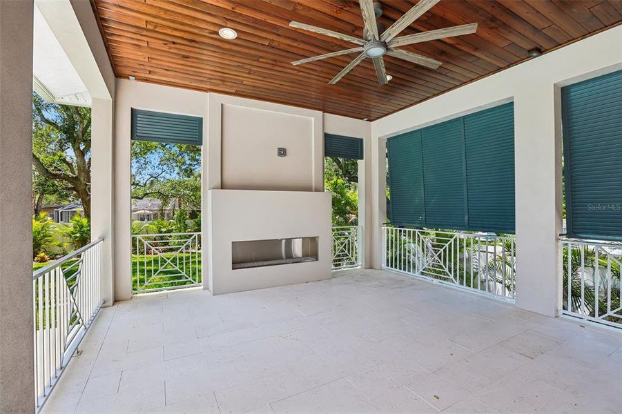 Exterior details and patio area of a home in , Tampa (Image 44).