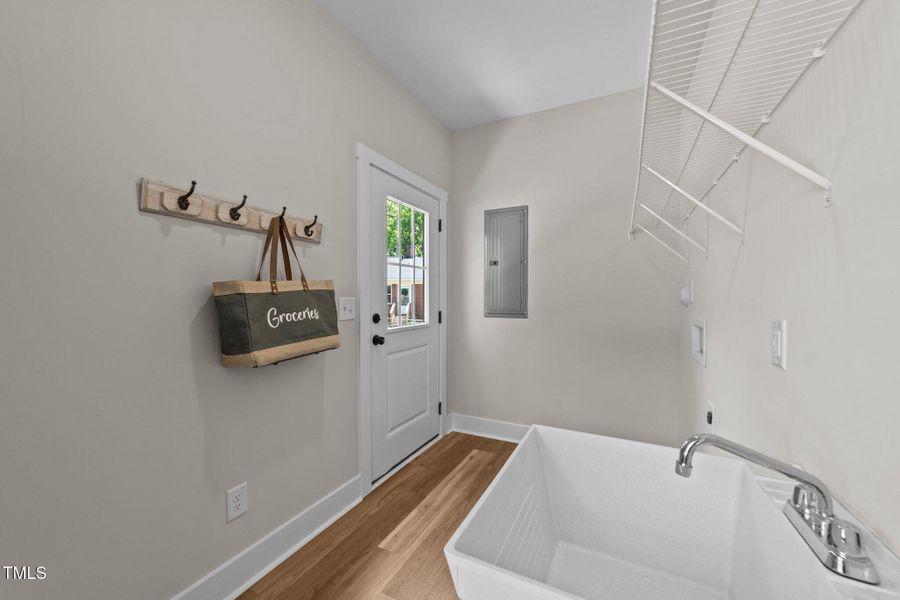 412 N Green - Laundry