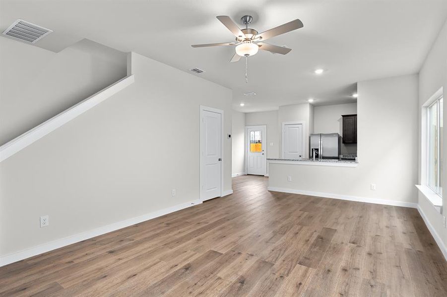 Spacious, unfurnished interior of a new home in Sherman Heights, Sherman (Image 5).