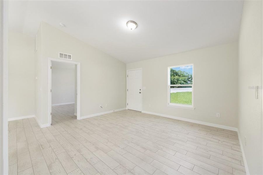 Spacious, unfurnished interior of a new home in , Ocala (Image 34).