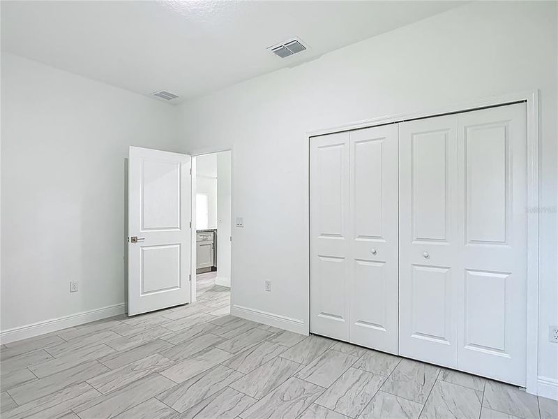 Spacious, unfurnished interior of a new home in , Citrus Springs (Image 26).