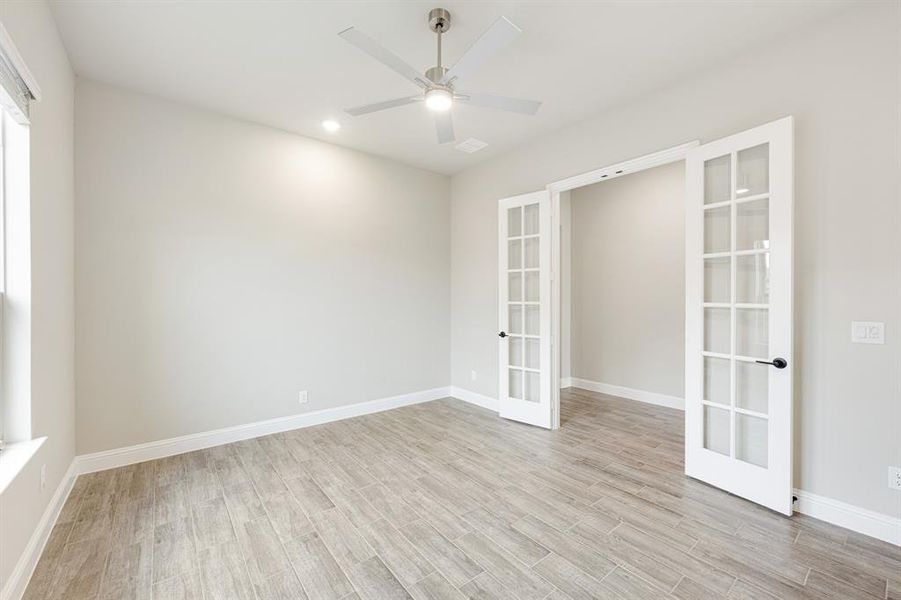 Spacious, unfurnished interior of a new home in Sunrise at Garden Valley, Waxahachie (Image 25).