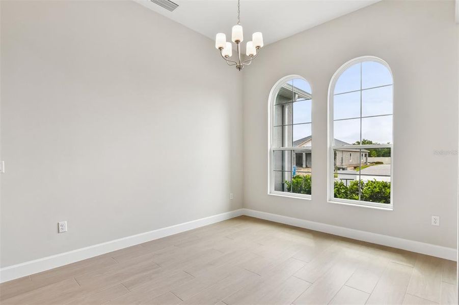 Spacious, unfurnished interior of a new home in Willow Run, Apopka (Image 31).