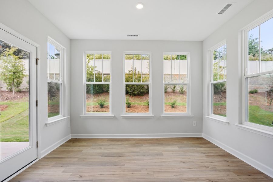 Spacious, unfurnished interior of a new home in Georgias Landing, Raleigh (Image 24).
