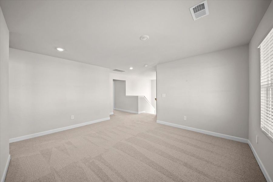 Spacious, unfurnished interior of a new home in Wexford Park, Fountain Inn (Image 17).