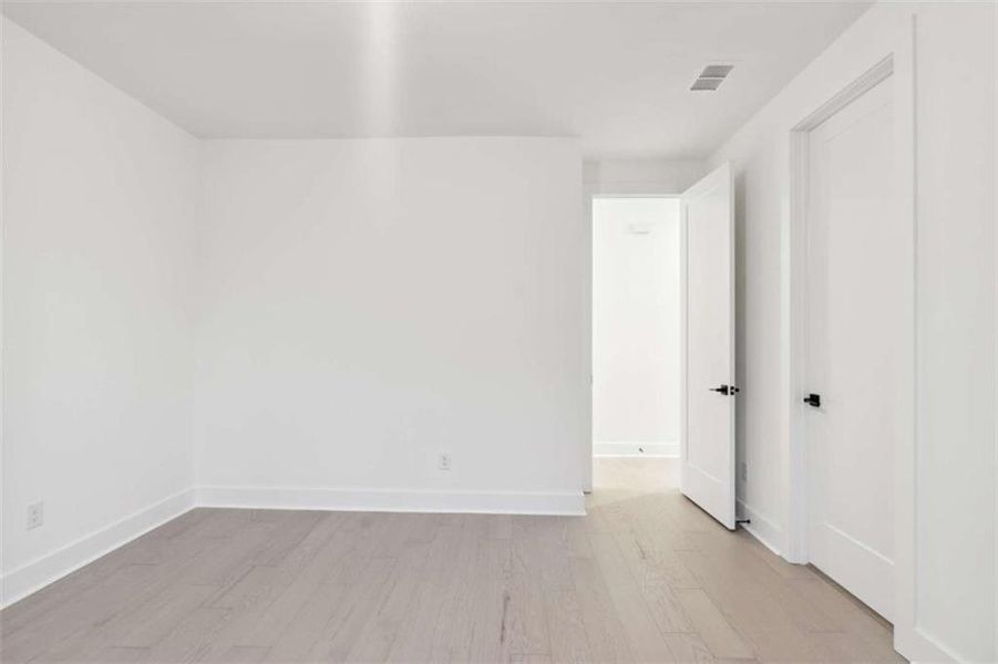 Spacious, unfurnished interior of a new home in Ellis, Marietta (Image 16).