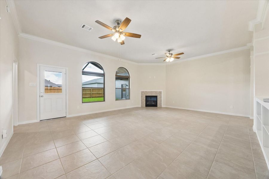 Family room w/ gas fireplace