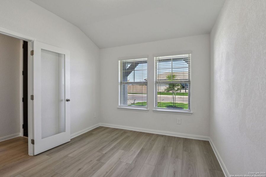 Spacious, unfurnished interior of a new home in Catalina, Converse (Image 22).