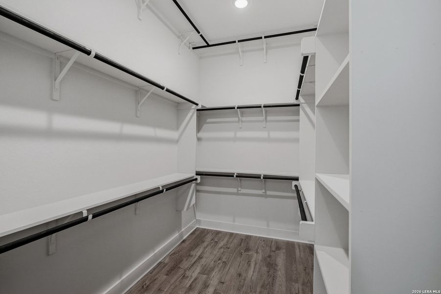 Spacious, unfurnished interior of a new home in Esperanza 50's, Boerne (Image 35).