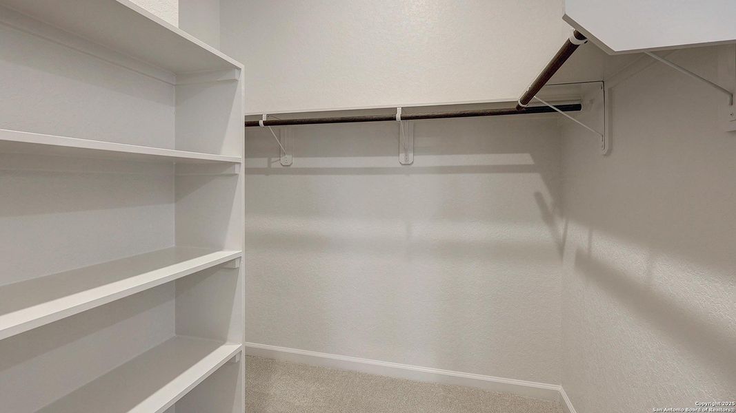 Spacious, unfurnished interior of a new home in Haby Hill 50', San Antonio (Image 21).