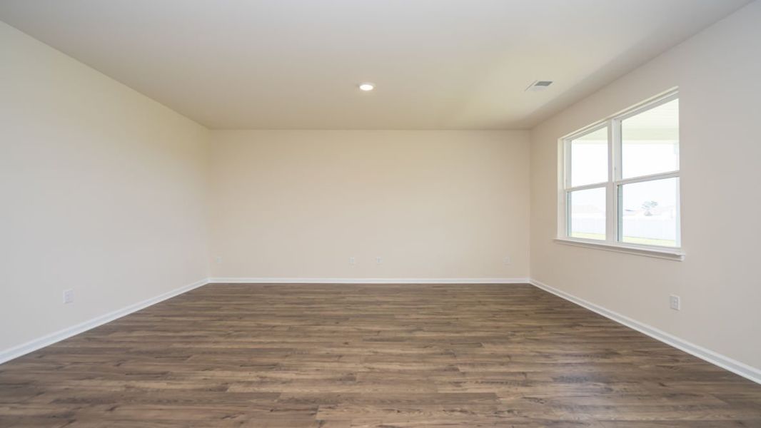 Representative unfurnished interior of a home built from the Aria by D.R. Horton in Summerville, Darlington (Image 26).