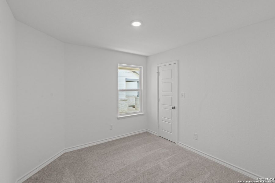 Spacious, unfurnished interior of a new home in Meadows at Clear Springs, New Braunfels (Image 8).