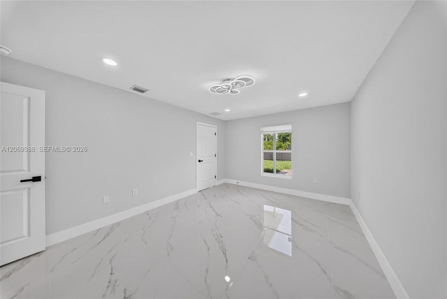 Spacious, unfurnished interior of a new home in , Lehigh Acres (Image 24).