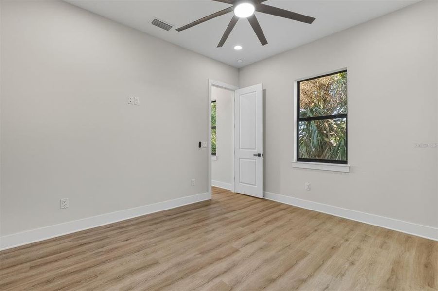 Spacious, unfurnished interior of a new home in , Tampa (Image 45).