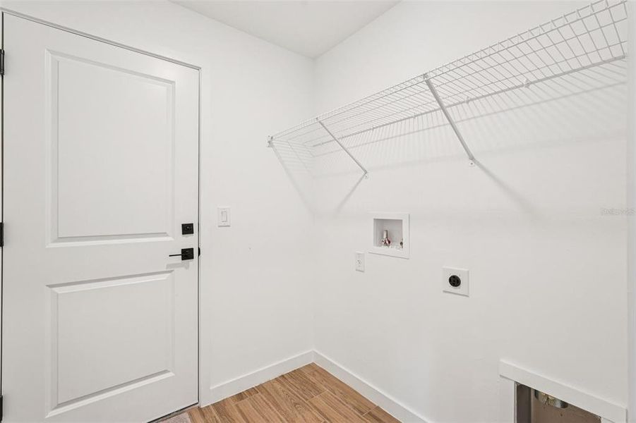 Spacious, unfurnished interior of a new home in Port Charlotte, North Port (Image 29).