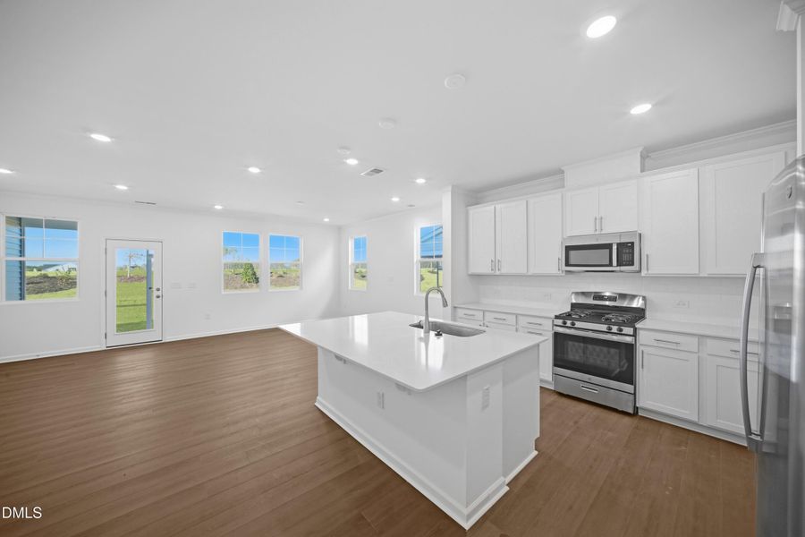 SUN_Everlee_Pic_CarsonII_QMI_230_Kitchen SUN_Everlee_Pic_CarsonII_QMI_230_Kitchen