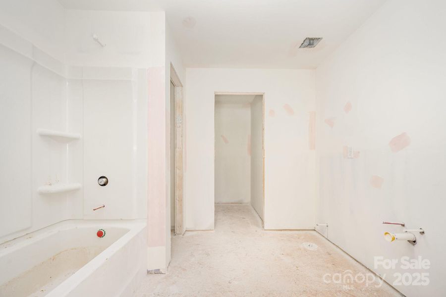 Primary Bath w/ walk in closets Primary Bath w/ walk in closets