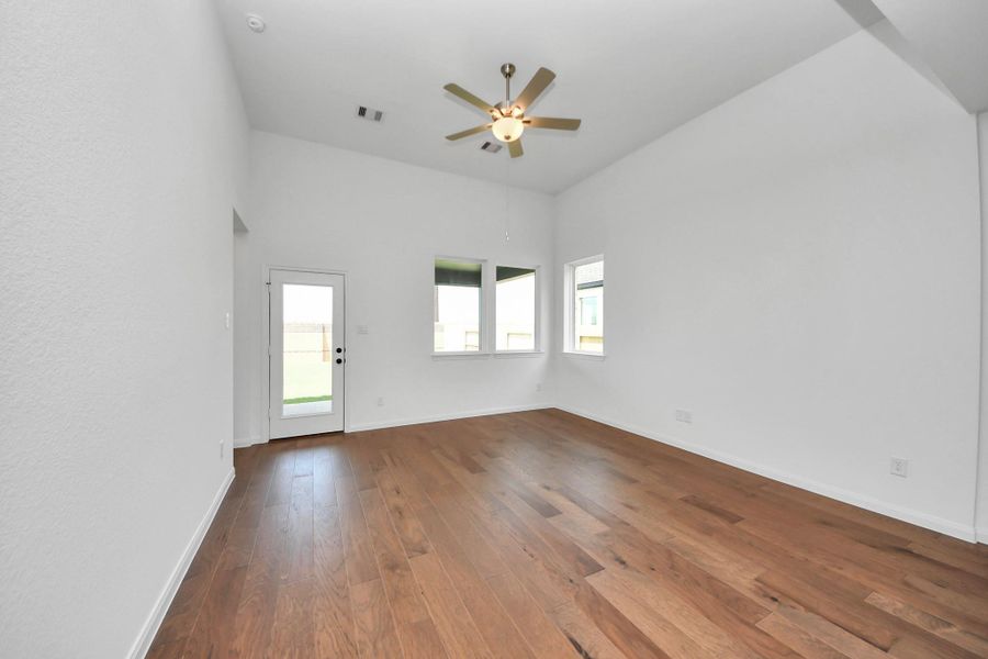 Spacious, unfurnished interior of a new home in 45' Traditional Homes at Elyson, Katy (Image 23).