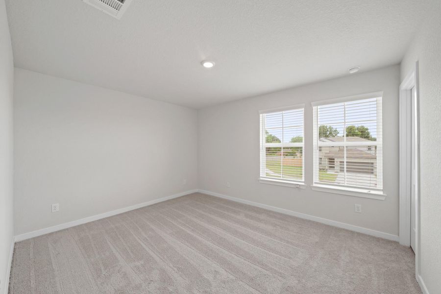 Spacious, unfurnished interior of a new home in Russell Ranch, Bay City (Image 17).