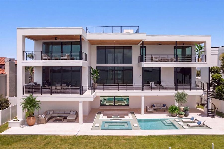 Condo located in Tierra Verde, FL showcasing its design and architecture (Image 4).