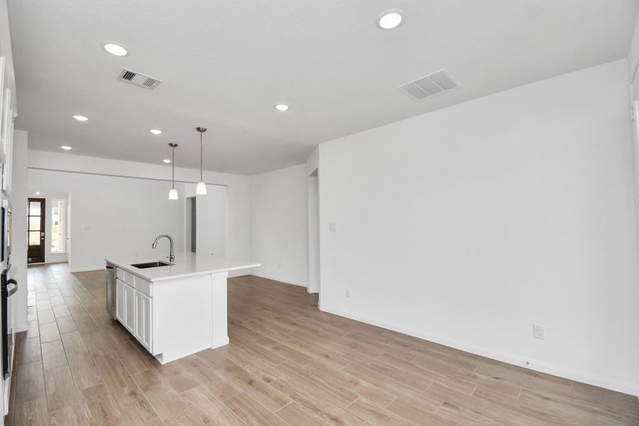 Spacious, unfurnished interior of a new home in Elyson, Katy (Image 20).