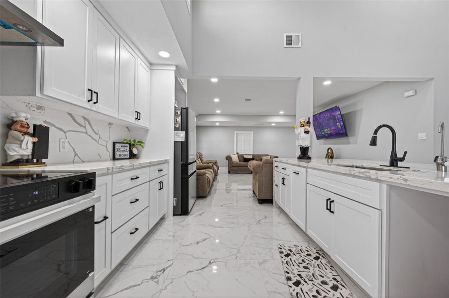 Furnished interior view inside a new home in , Conroe (Image 44). Furnished interior view inside a new home in , Conroe (Image 44).