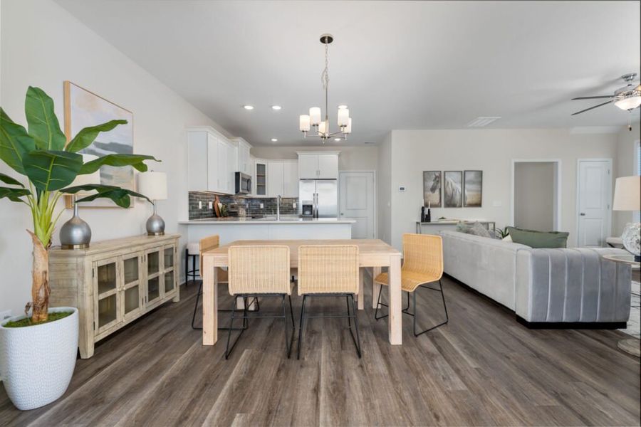 Representative furnished interior of a home built from the Naples by Stevens Fine Homes in River Tide Farms, Bolivia (Image 8).