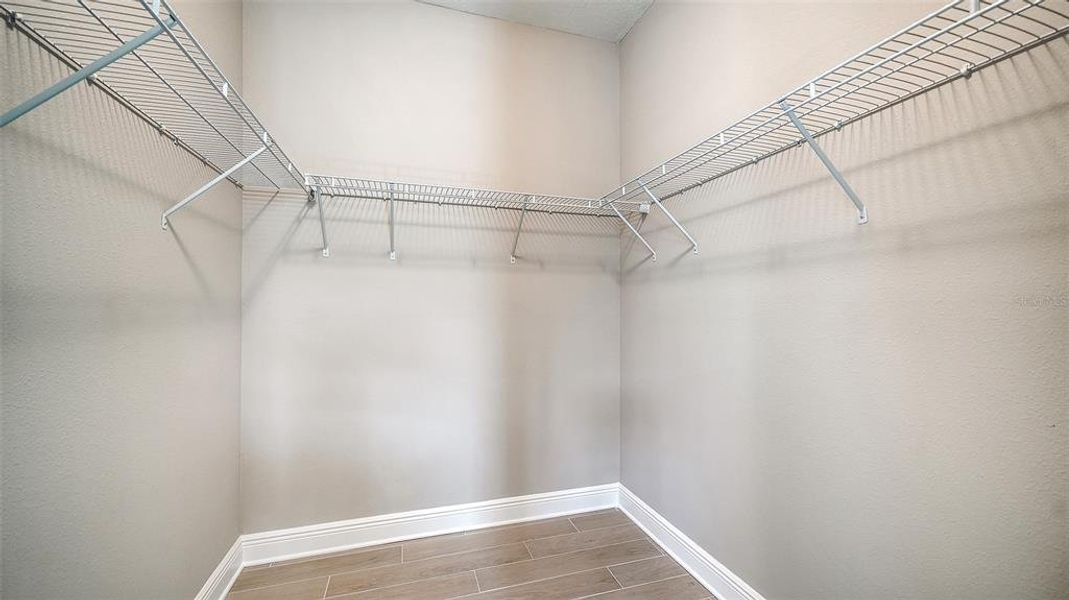 Spacious, unfurnished interior of a new home in Vicenza, Venice (Image 22).