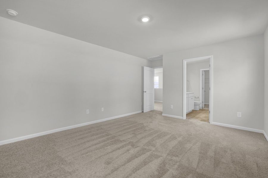 Spacious, unfurnished interior of a new home in River Tide Farms, Bolivia (Image 16).