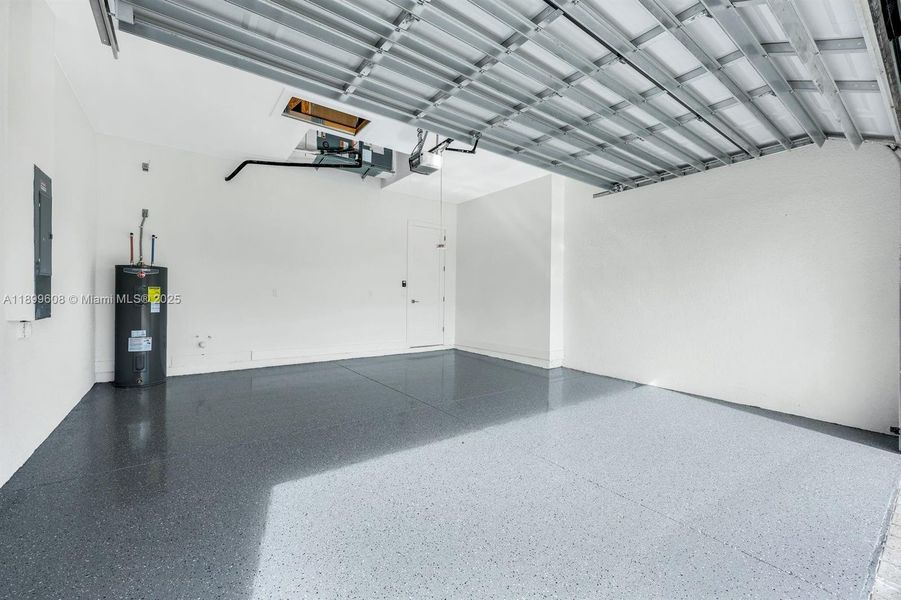 Spacious, unfurnished interior of a new home in , Cape Coral (Image 21). Spacious, unfurnished interior of a new home in , Cape Coral (Image 21).