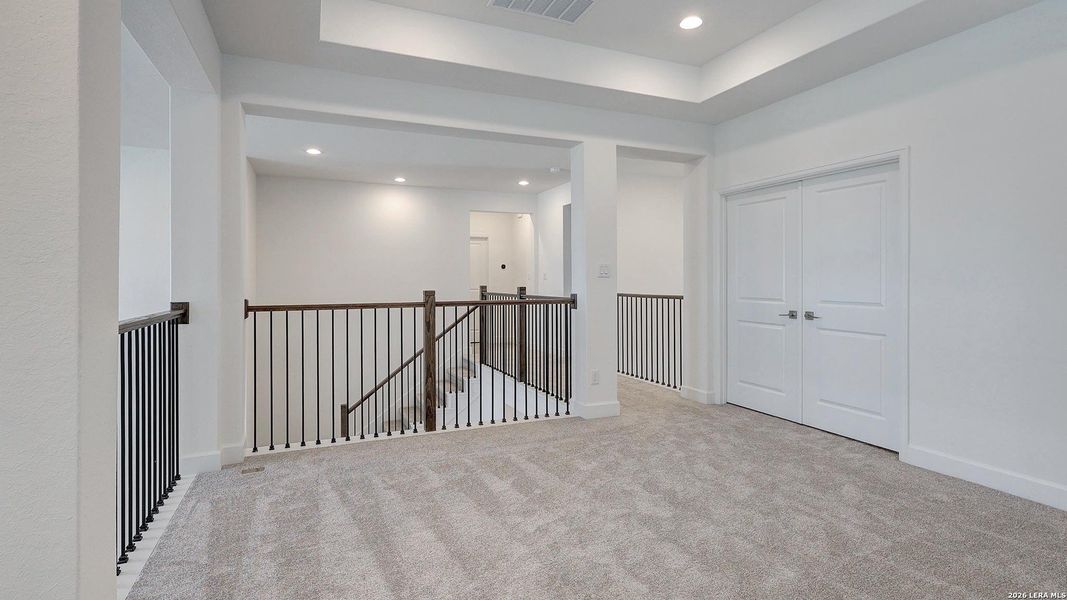 Spacious, unfurnished interior of a new home in Ladera, San Antonio (Image 25).