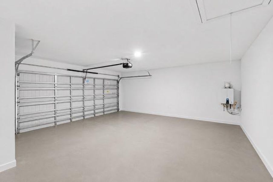 Spacious, unfurnished interior of a new home in Rollingbrook Estates, Baytown (Image 31). Spacious, unfurnished interior of a new home in Rollingbrook Estates, Baytown (Image 31).