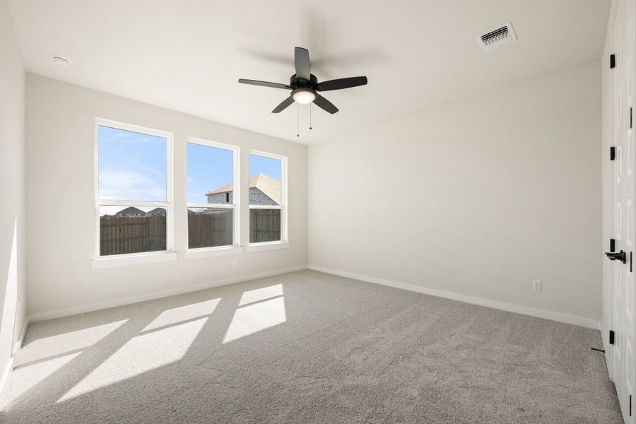 Spacious, unfurnished interior of a new home in Lariat, Liberty Hill (Image 32).