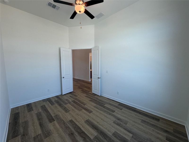 Spacious, unfurnished interior of a new home in Lariat, Liberty Hill (Image 29).