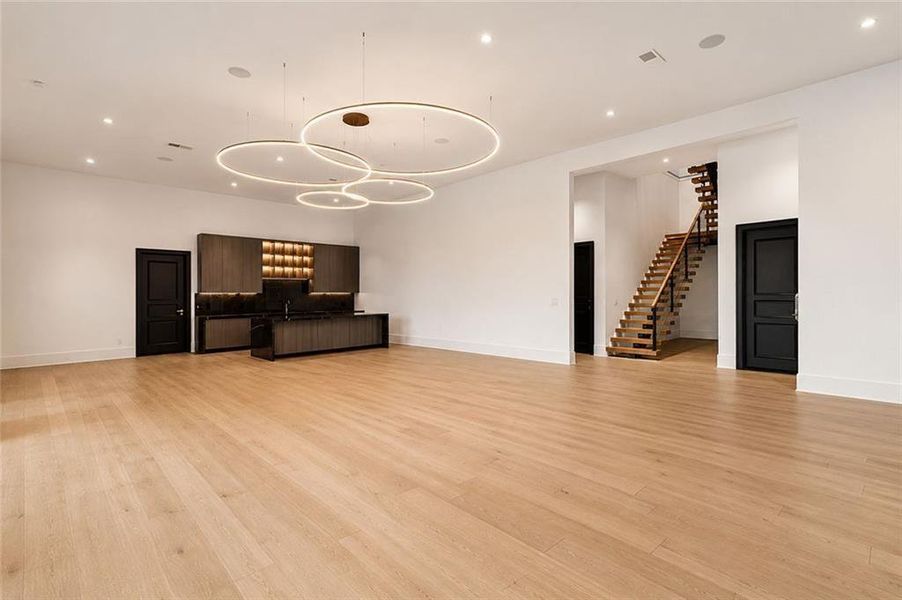 Spacious, unfurnished interior of a new home in , Alpharetta (Image 60).